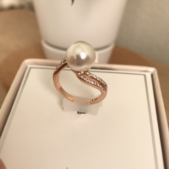 Beautiful ring from Dillard’s - Picture 4 of 8